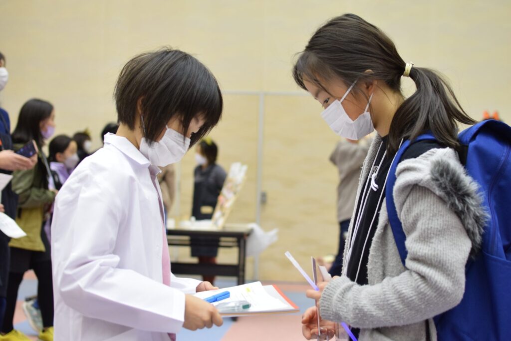 まちで働く子どもたちの様子
